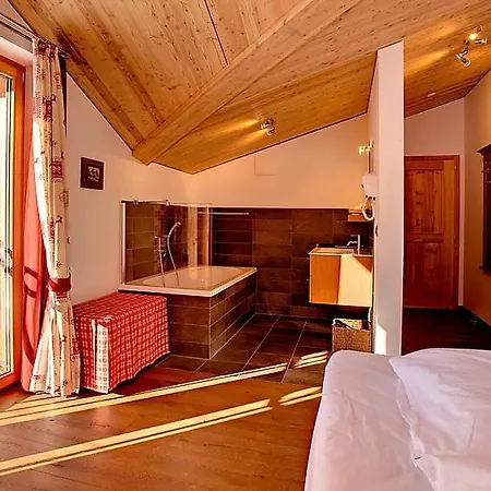 Sleeps 10 Wifi Holiday home *